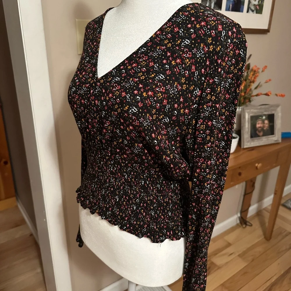 Paper Crane Black Floral Smocked Blouse - Picture 6 of 8